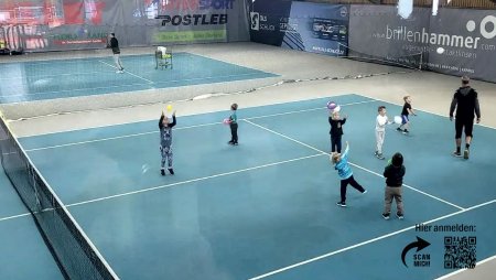 https://cdn.tennis04.com/115/pics/ballschule_450.jpg